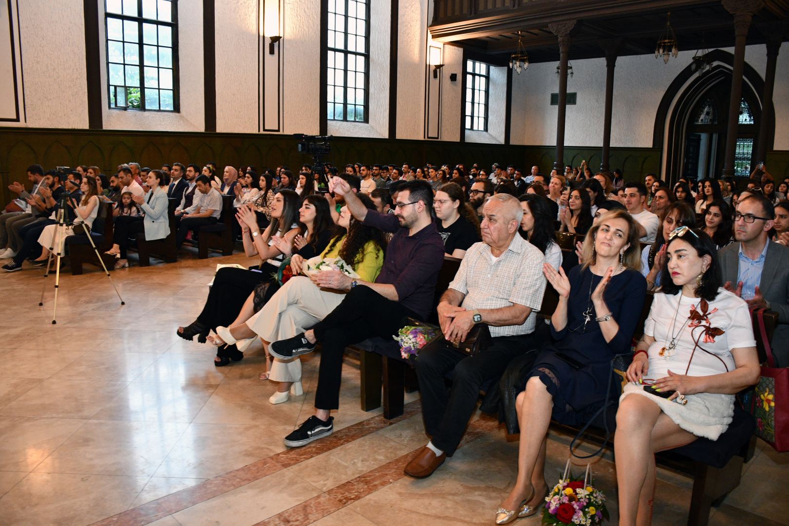 “Gənclərə dəstək” layihəsi çərçivəsində Nəzrin Abbaslının solo konserti keçirilib (FOTO)