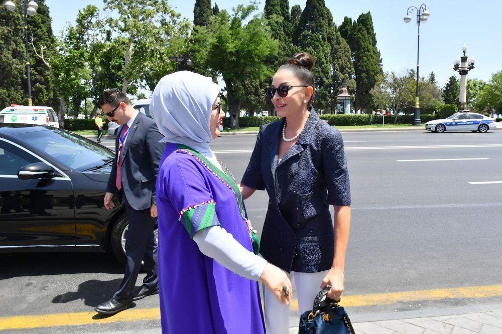 Azərbaycanın və Türkiyənin birinci xanımları İçərişəhərdə olublar (FOTO/VİDEO)