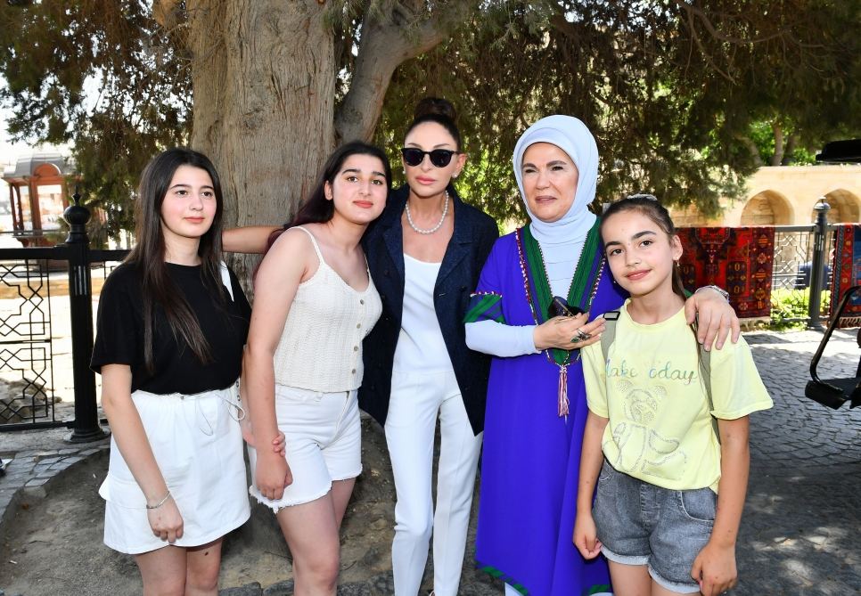 Azərbaycanın və Türkiyənin birinci xanımları İçərişəhərdə olublar (FOTO/VİDEO)