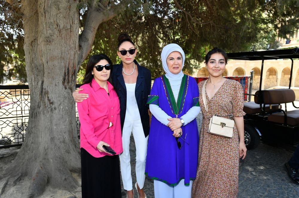 Azərbaycanın və Türkiyənin birinci xanımları İçərişəhərdə olublar (FOTO/VİDEO)