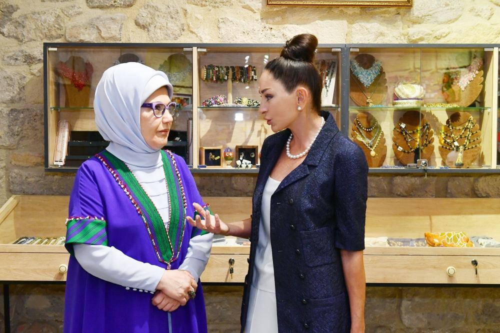 Azərbaycanın və Türkiyənin birinci xanımları İçərişəhərdə olublar (FOTO/VİDEO)