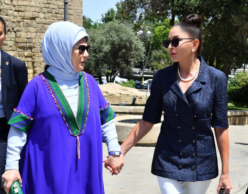 Azərbaycanın və Türkiyənin birinci xanımları İçərişəhərdə olublar (FOTO/VİDEO)