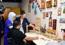 Azərbaycanın və Türkiyənin birinci xanımları Bakıdakı DOST İnklüziv İnkişaf və Yaradıcılıq Mərkəzi ilə tanış olublar (YENİLƏNİB) (FOTO)