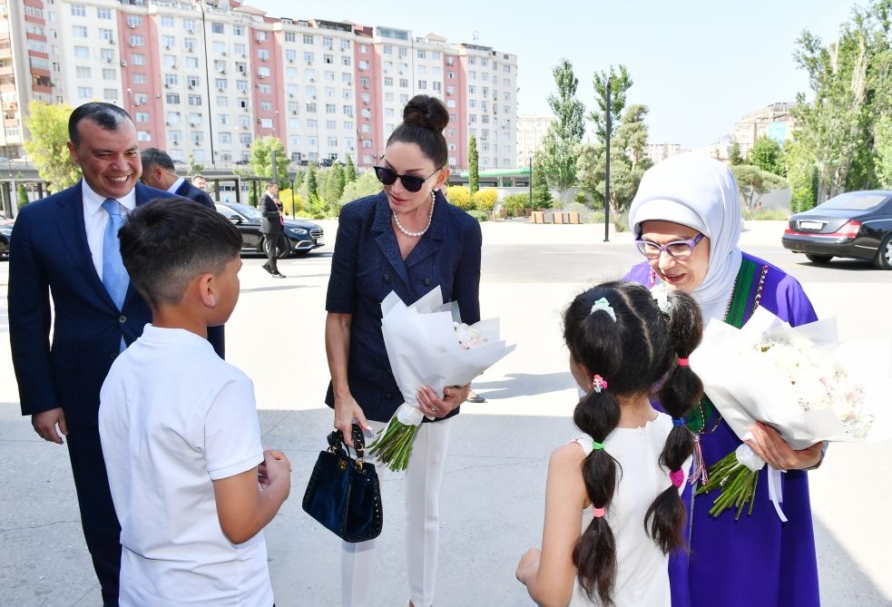 Azərbaycanın və Türkiyənin birinci xanımları Bakıdakı DOST İnklüziv İnkişaf və Yaradıcılıq Mərkəzi ilə tanış olublar (YENİLƏNİB) (FOTO)