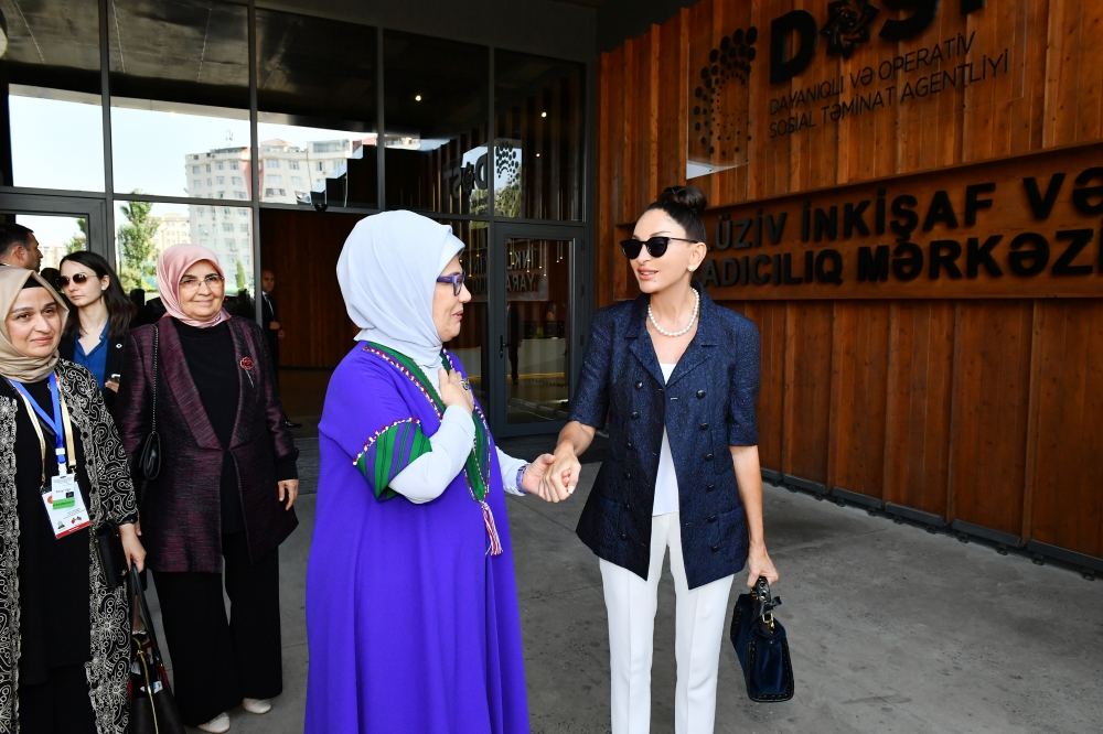 Azərbaycanın və Türkiyənin birinci xanımları Bakıdakı DOST İnklüziv İnkişaf və Yaradıcılıq Mərkəzi ilə tanış olublar (YENİLƏNİB) (FOTO)