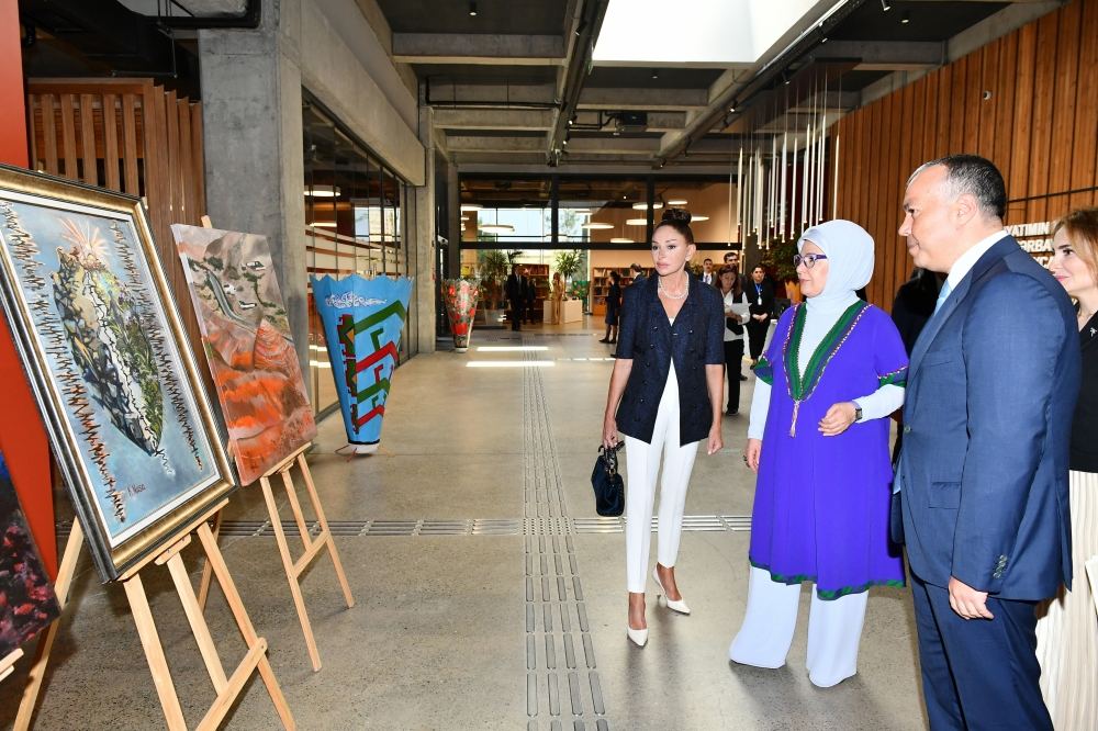 Azərbaycanın və Türkiyənin birinci xanımları Bakıdakı DOST İnklüziv İnkişaf və Yaradıcılıq Mərkəzi ilə tanış olublar (YENİLƏNİB) (FOTO)