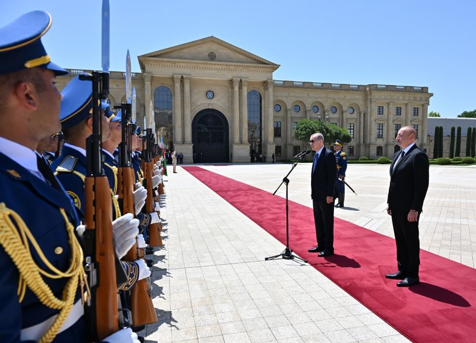 Türkiyə Prezidenti Rəcəb Tayyib Ərdoğanın rəsmi qarşılanma mərasimi olub (YENİLƏNİB) (FOTO/VİDEO)