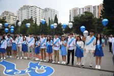 Məktəblərdə "Son zəng" çalındı (FOTOSESSİYA)