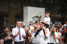 Məktəblərdə "Son zəng" çalındı (FOTOSESSİYA)
