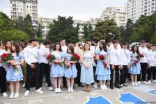 Məktəblərdə "Son zəng" çalındı (FOTOSESSİYA)