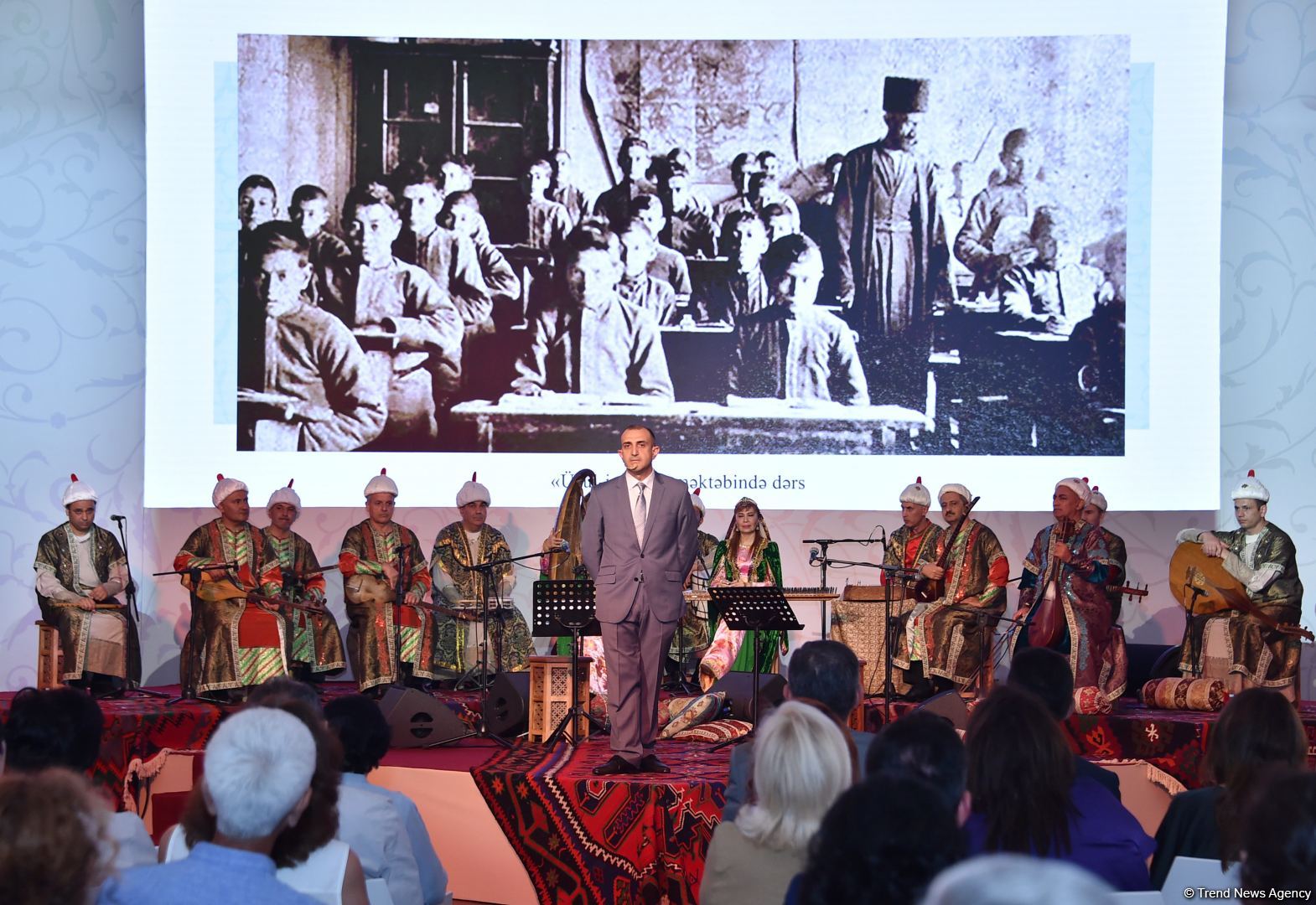 Heydər Əliyev Mərkəzində “Mir Möhsün Nəvvabın silah kolleksiyası və Şuşada silah istehsalı” adlı kitabın təqdimatı olub (FOTO)