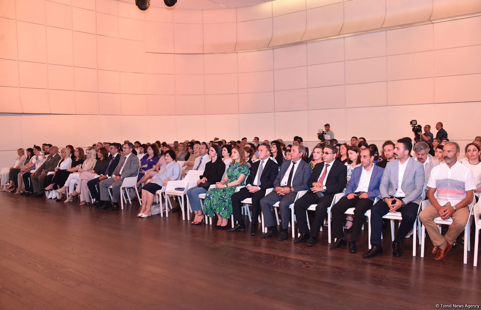 Heydər Əliyev Mərkəzində “Mir Möhsün Nəvvabın silah kolleksiyası və Şuşada silah istehsalı” adlı kitabın təqdimatı olub (FOTO)