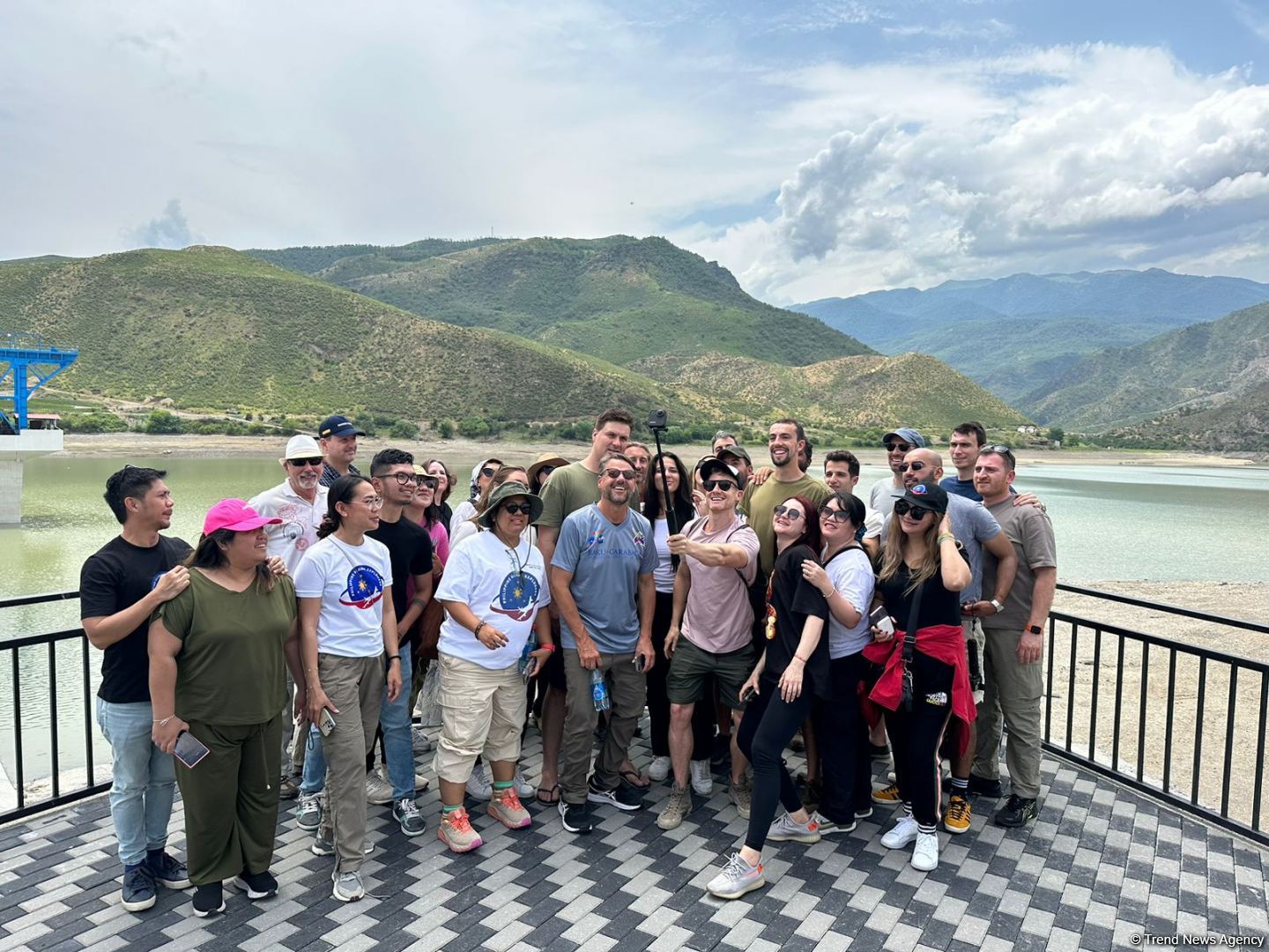 Məşhur səyyah qrupu Suqovuşandadır (FOTO)