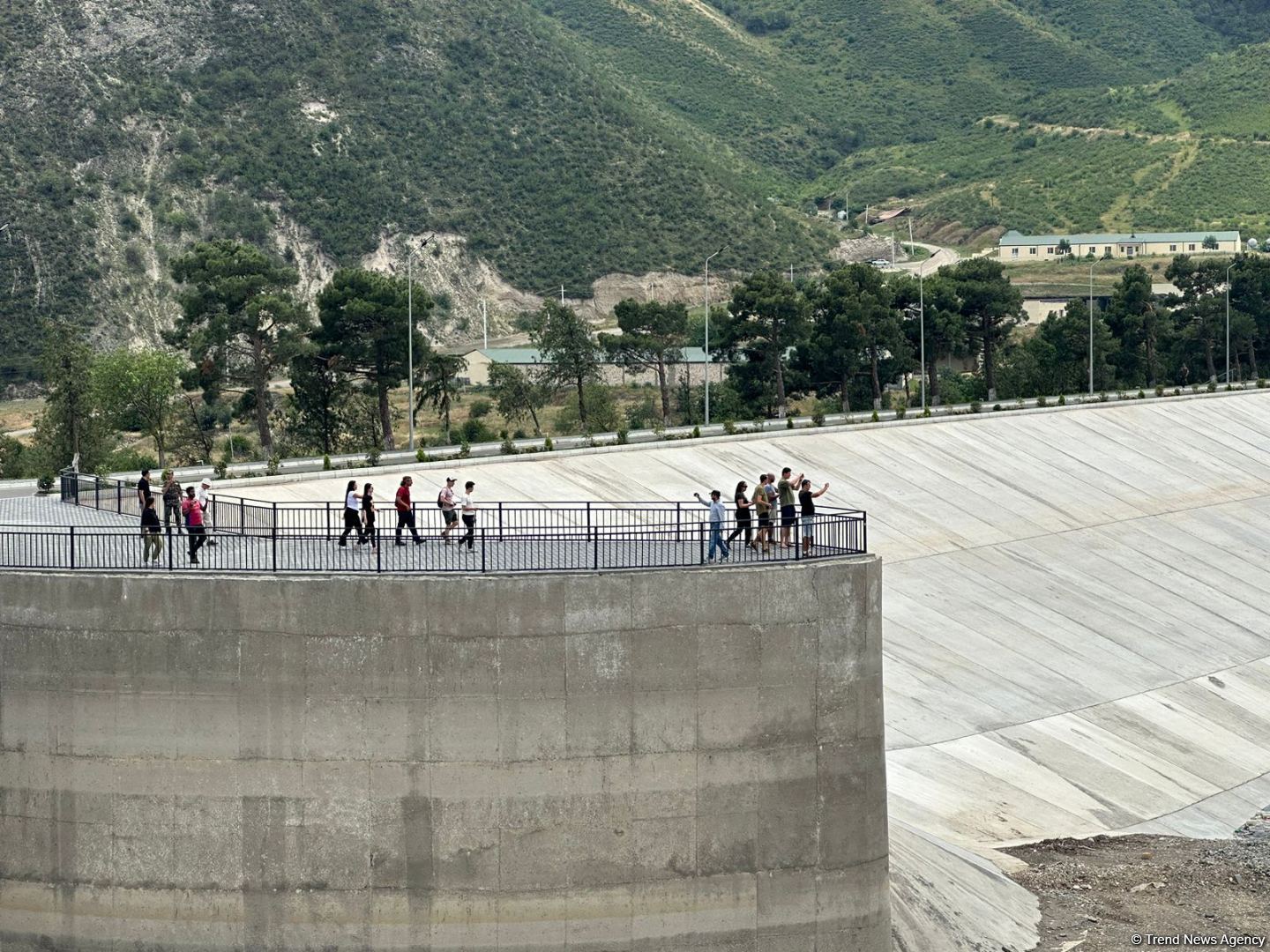 Məşhur səyyah qrupu Suqovuşandadır (FOTO)