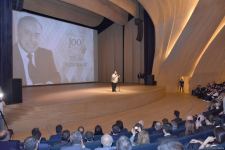 Heydər Əliyev Mərkəzində Ulu Öndər Heydər Əliyevin 100 illiyinə həsr olunan təntənəli gecə keçirilib (FOTO)