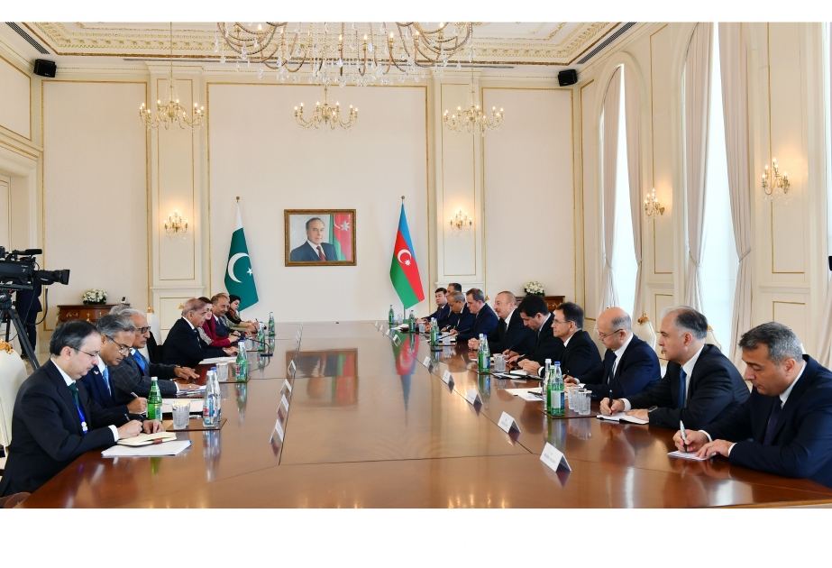 Prezident İlham Əliyev Vətən müharibəsi dövründə dəstəyə görə Pakistanın Baş nazirinə təşəkkür edib