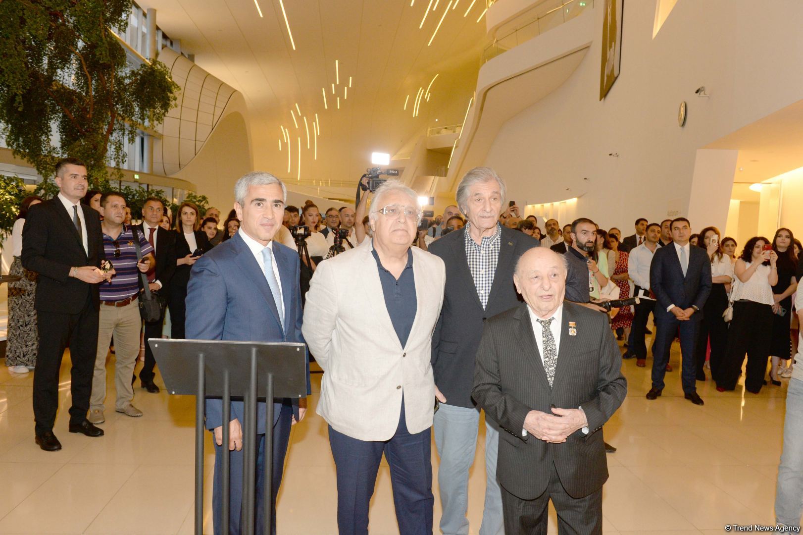 Heydər Əliyev Mərkəzində Ulu Öndər Heydər Əliyevin 100 illiyinə həsr olunan təntənəli gecə keçirilib (FOTO)
