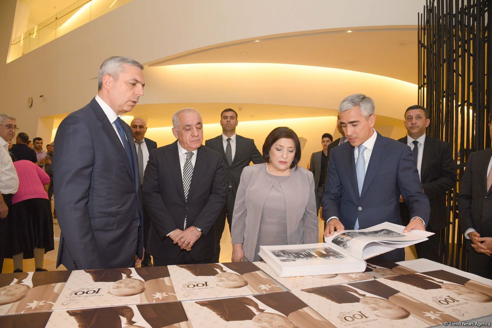 Heydər Əliyev Mərkəzində Ulu Öndər Heydər Əliyevin 100 illiyinə həsr olunan təntənəli gecə keçirilib (FOTO)
