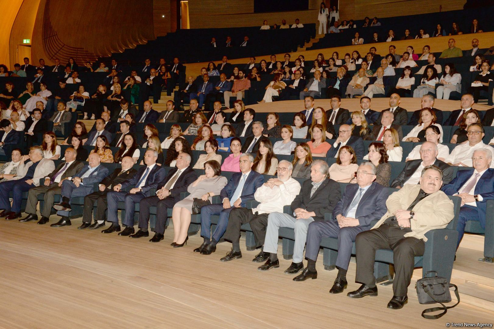 Heydər Əliyev Mərkəzində Ulu Öndər Heydər Əliyevin 100 illiyinə həsr olunan təntənəli gecə keçirilib (FOTO)