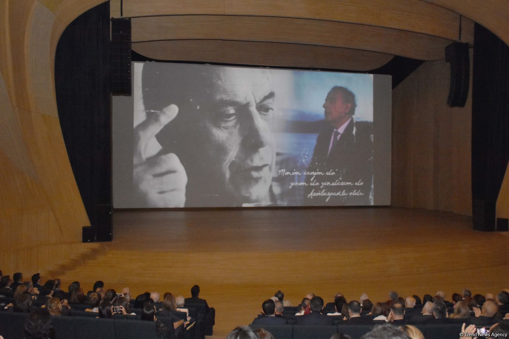 Heydər Əliyev Mərkəzində Ulu Öndər Heydər Əliyevin 100 illiyinə həsr olunan təntənəli gecə keçirilib (FOTO)