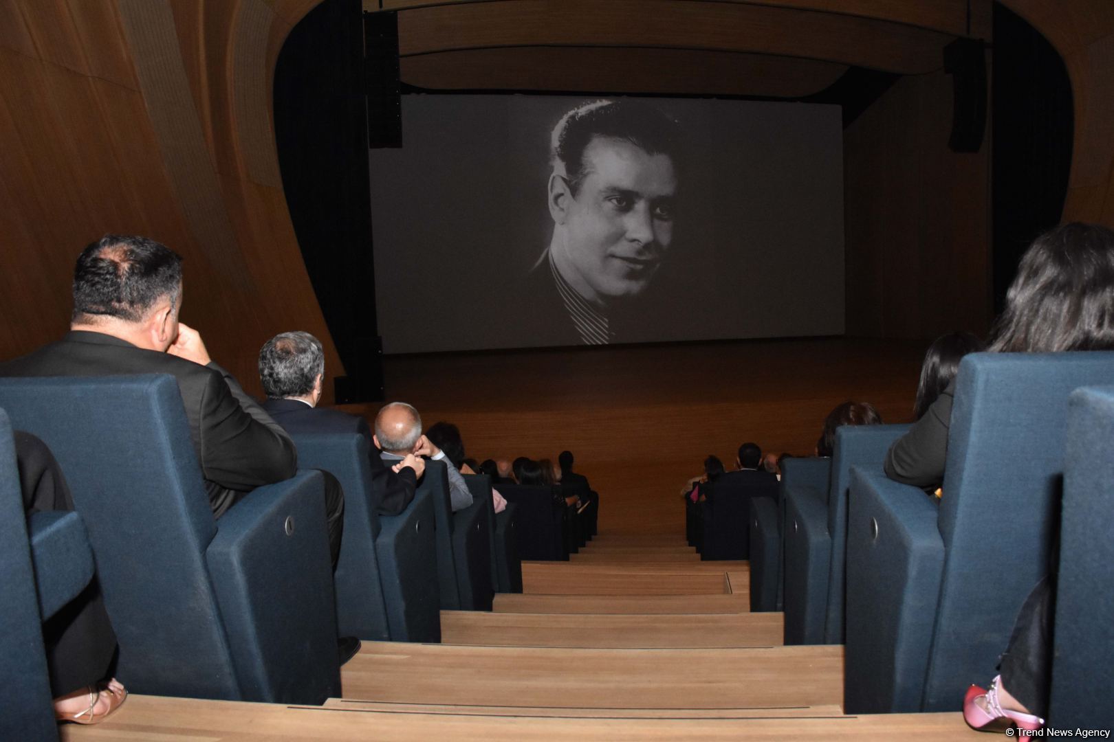 Heydər Əliyev Mərkəzində Ulu Öndər Heydər Əliyevin 100 illiyinə həsr olunan təntənəli gecə keçirilib (FOTO)