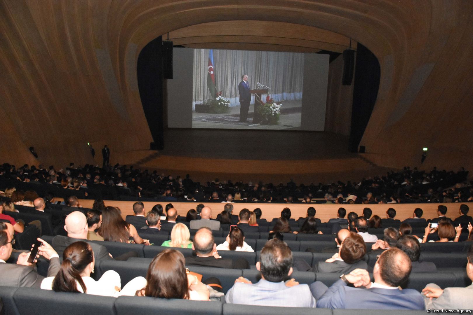 Heydər Əliyev Mərkəzində Ulu Öndər Heydər Əliyevin 100 illiyinə həsr olunan təntənəli gecə keçirilib (FOTO)