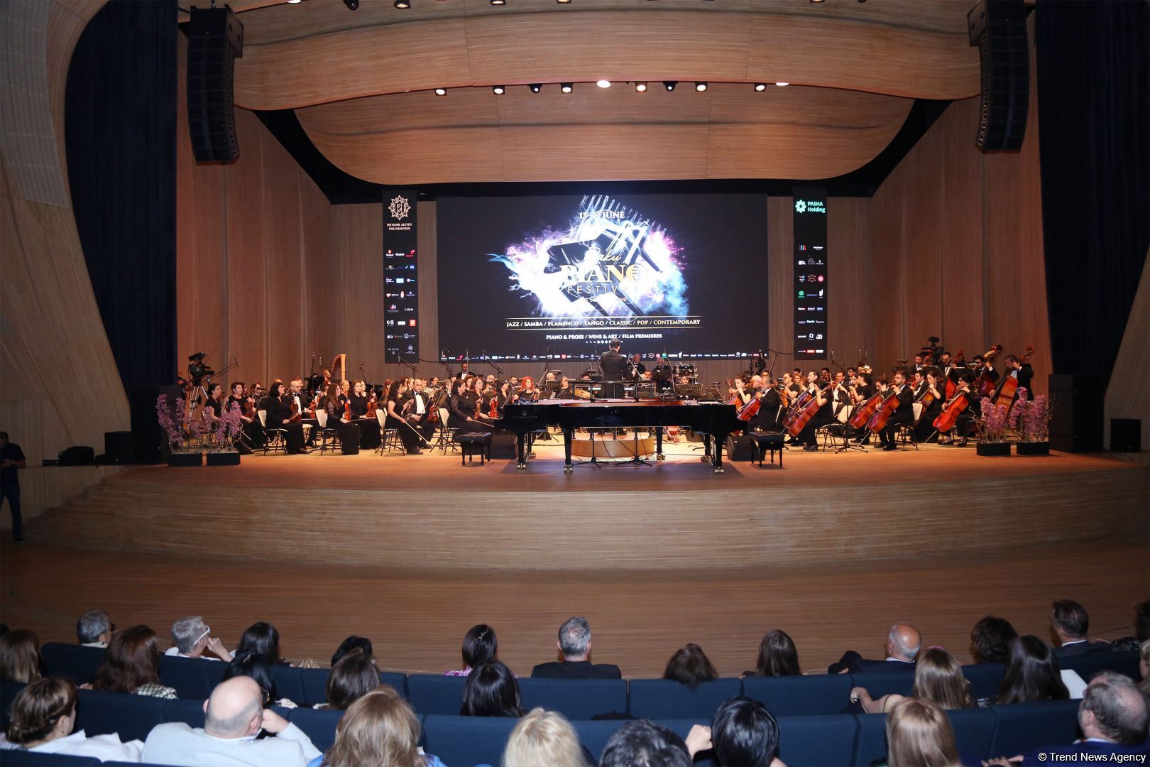 Heydər Əliyev Mərkəzində II Bakı Beynəlxalq Piano Festivalının təntənəli açılışı olub (FOTO)