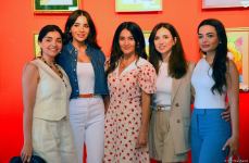Gözəlliklər və xəyallar dünyasına maraqlı səyahət - "Leonardo Art School Baku" tələbələrinin əsərlərinin sərgisi (FOTO)