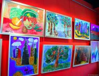 Gözəlliklər və xəyallar dünyasına maraqlı səyahət - "Leonardo Art School Baku" tələbələrinin əsərlərinin sərgisi (FOTO)