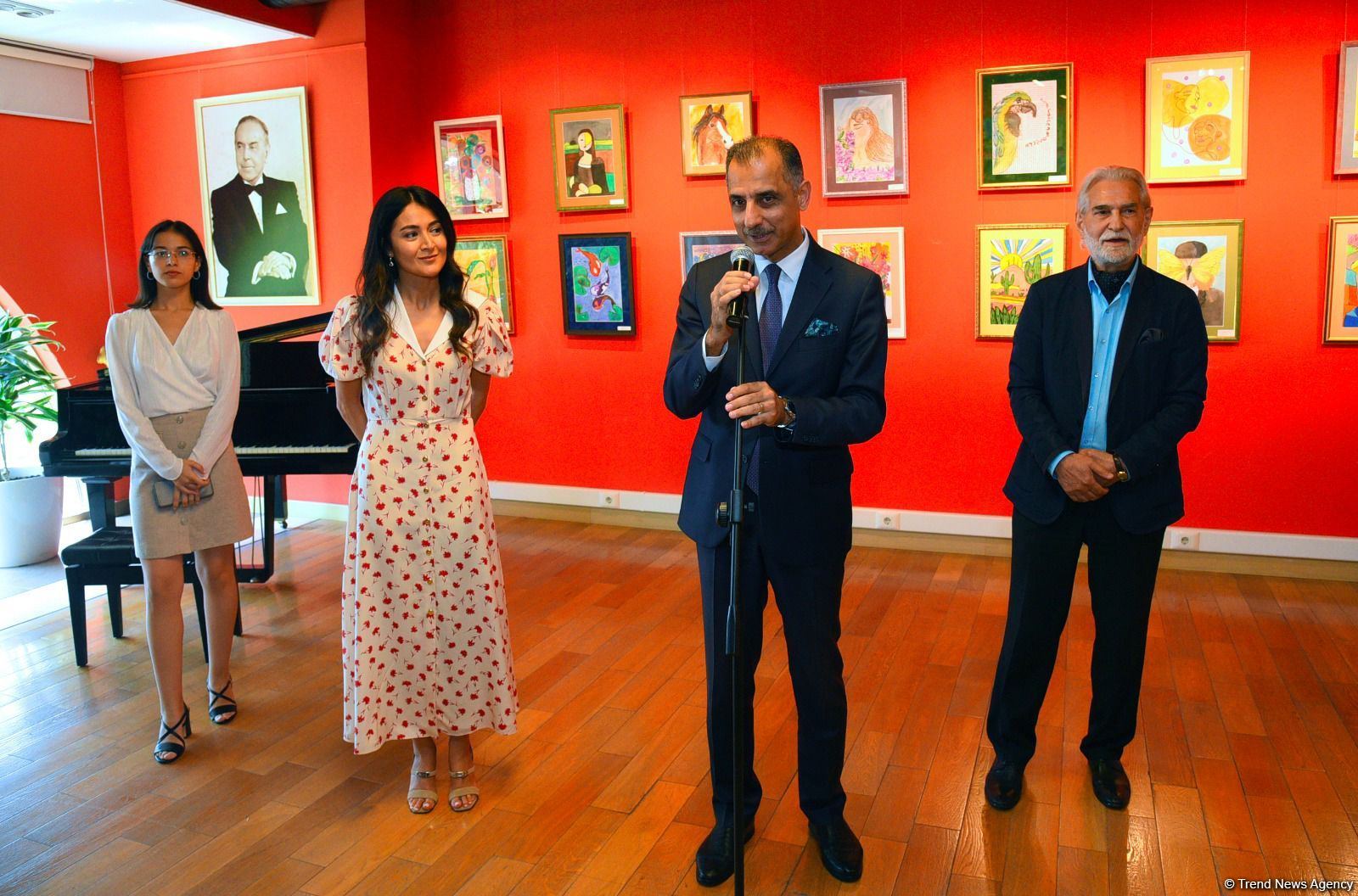 Gözəlliklər və xəyallar dünyasına maraqlı səyahət - "Leonardo Art School Baku" tələbələrinin əsərlərinin sərgisi (FOTO)