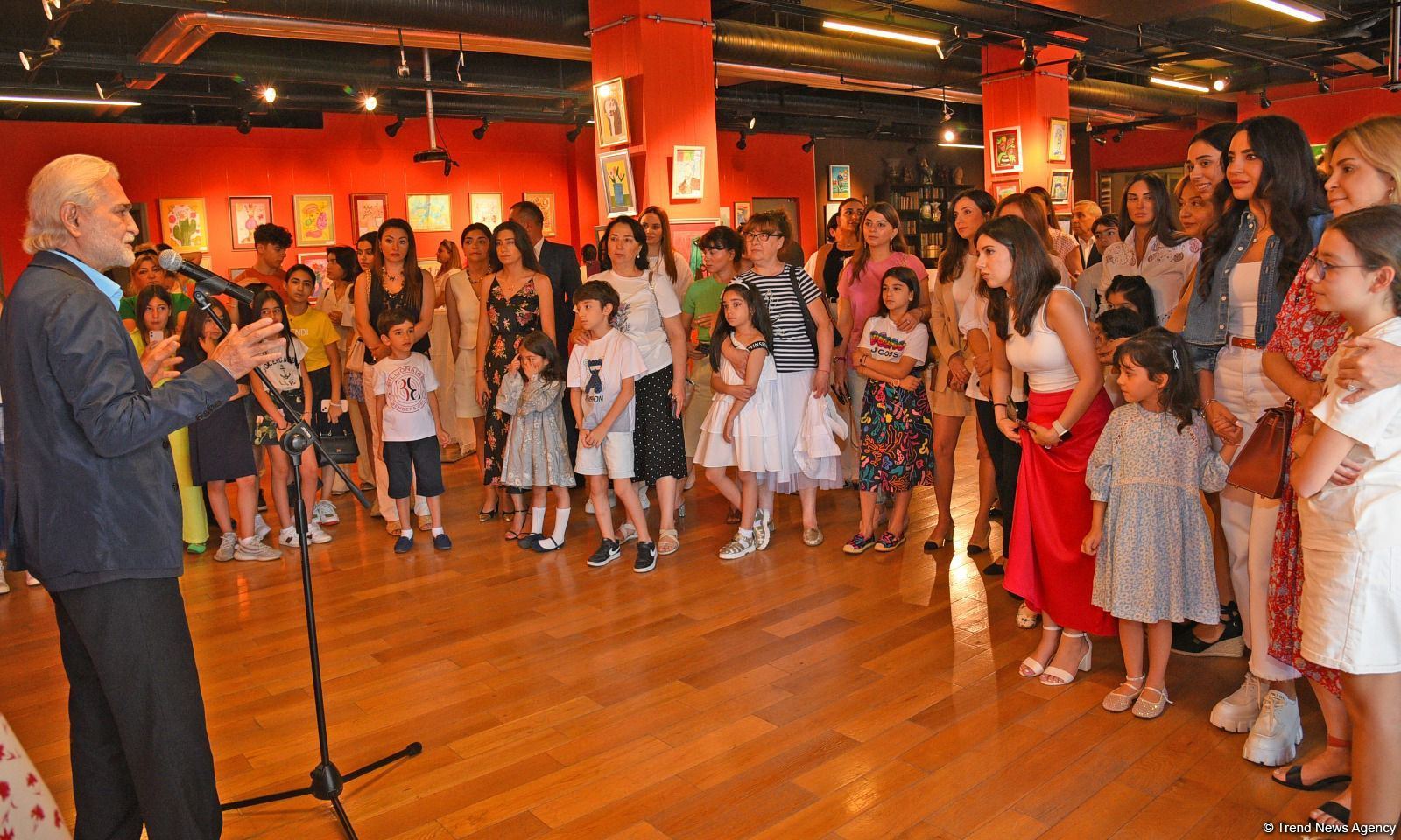 Gözəlliklər və xəyallar dünyasına maraqlı səyahət - "Leonardo Art School Baku" tələbələrinin əsərlərinin sərgisi (FOTO)