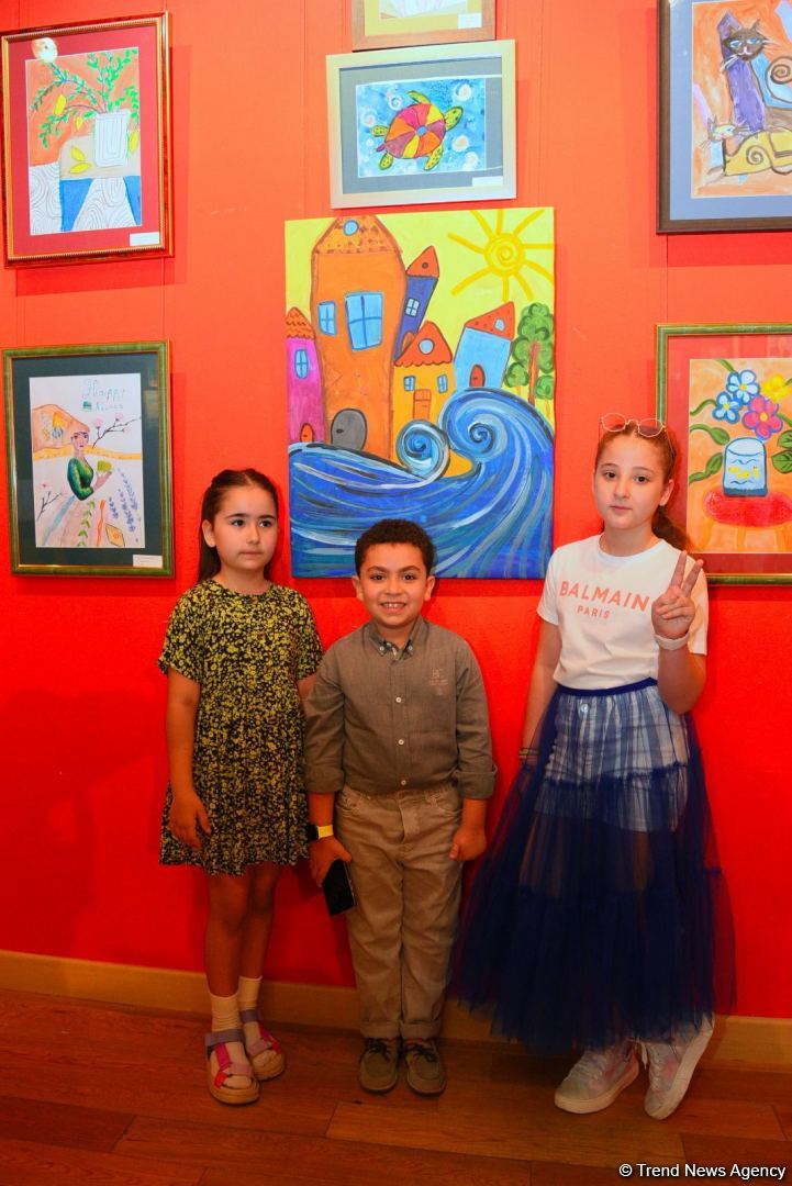 Gözəlliklər və xəyallar dünyasına maraqlı səyahət - "Leonardo Art School Baku" tələbələrinin əsərlərinin sərgisi (FOTO)