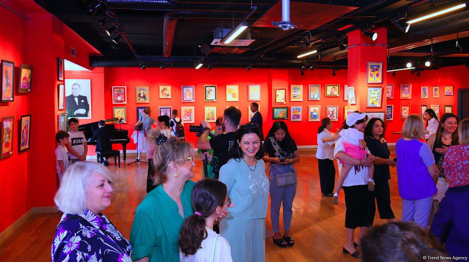 Gözəlliklər və xəyallar dünyasına maraqlı səyahət - "Leonardo Art School Baku" tələbələrinin əsərlərinin sərgisi (FOTO)