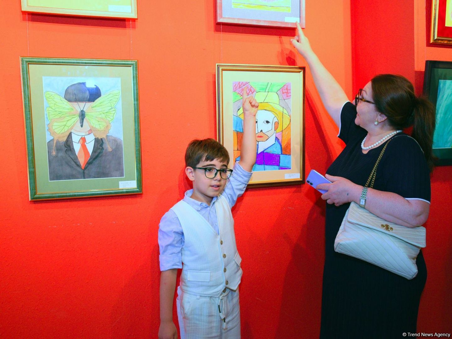 Gözəlliklər və xəyallar dünyasına maraqlı səyahət - "Leonardo Art School Baku" tələbələrinin əsərlərinin sərgisi (FOTO)