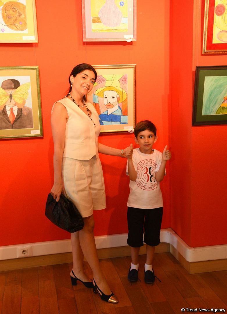 Gözəlliklər və xəyallar dünyasına maraqlı səyahət - "Leonardo Art School Baku" tələbələrinin əsərlərinin sərgisi (FOTO)