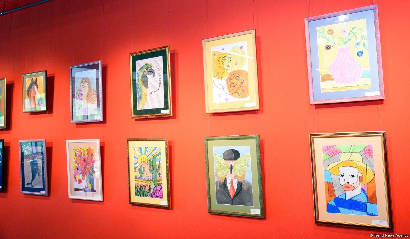Gözəlliklər və xəyallar dünyasına maraqlı səyahət - "Leonardo Art School Baku" tələbələrinin əsərlərinin sərgisi (FOTO)
