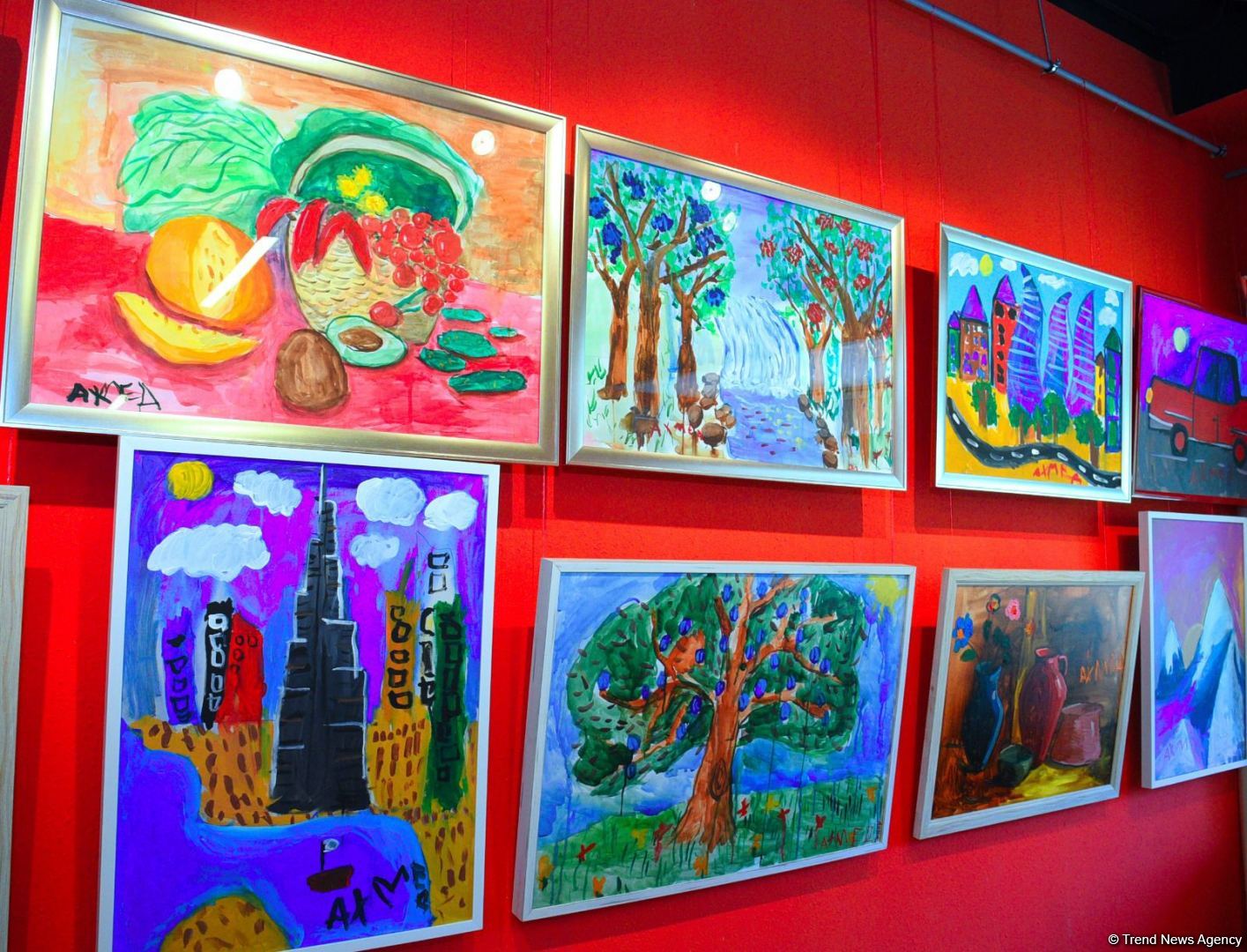 Gözəlliklər və xəyallar dünyasına maraqlı səyahət - "Leonardo Art School Baku" tələbələrinin əsərlərinin sərgisi (FOTO)