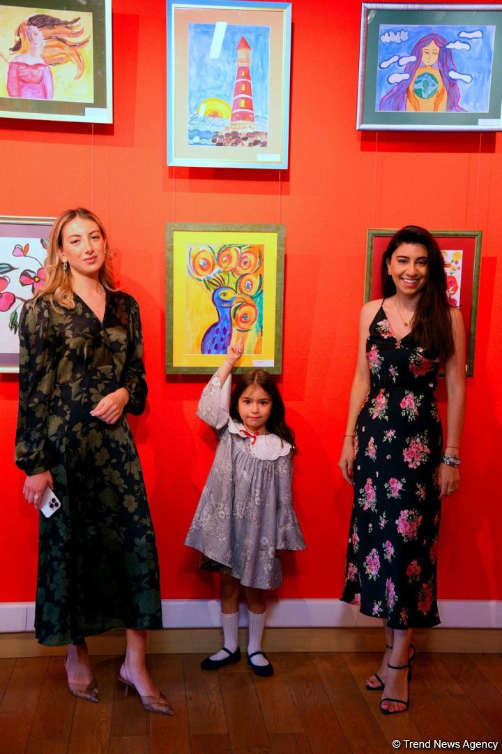 Gözəlliklər və xəyallar dünyasına maraqlı səyahət - "Leonardo Art School Baku" tələbələrinin əsərlərinin sərgisi (FOTO)