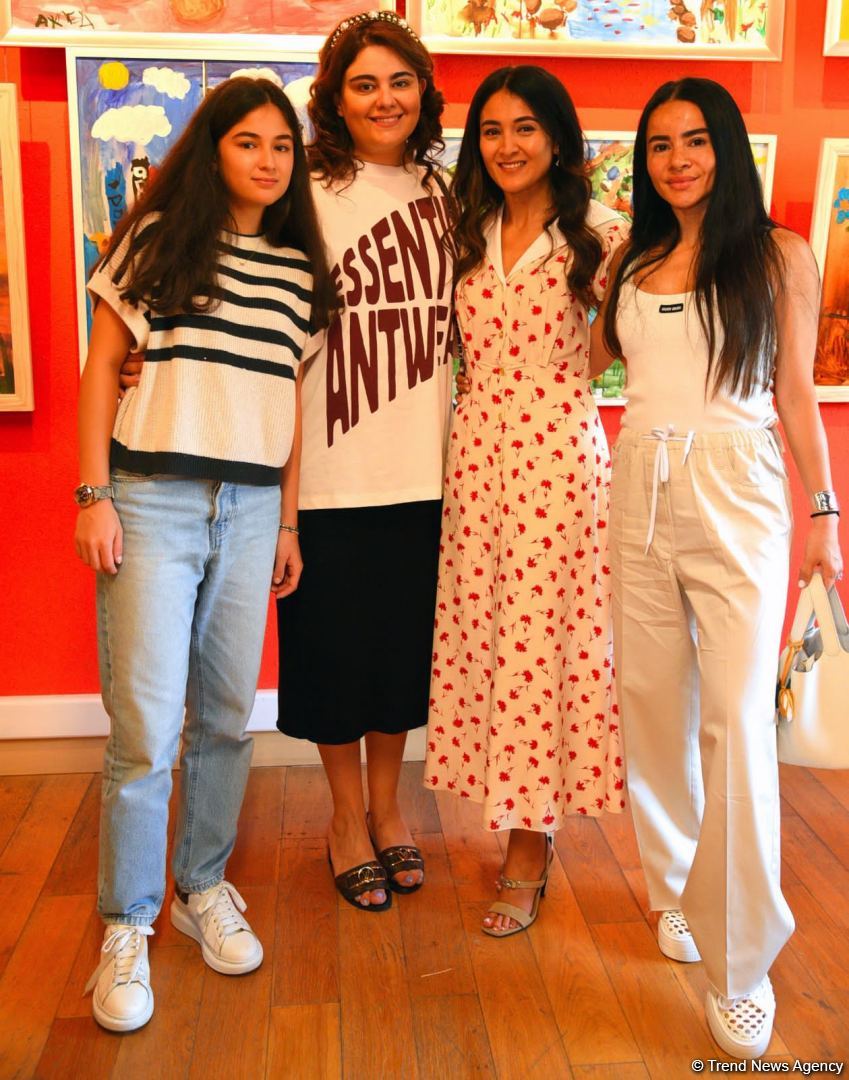 Gözəlliklər və xəyallar dünyasına maraqlı səyahət - "Leonardo Art School Baku" tələbələrinin əsərlərinin sərgisi (FOTO)