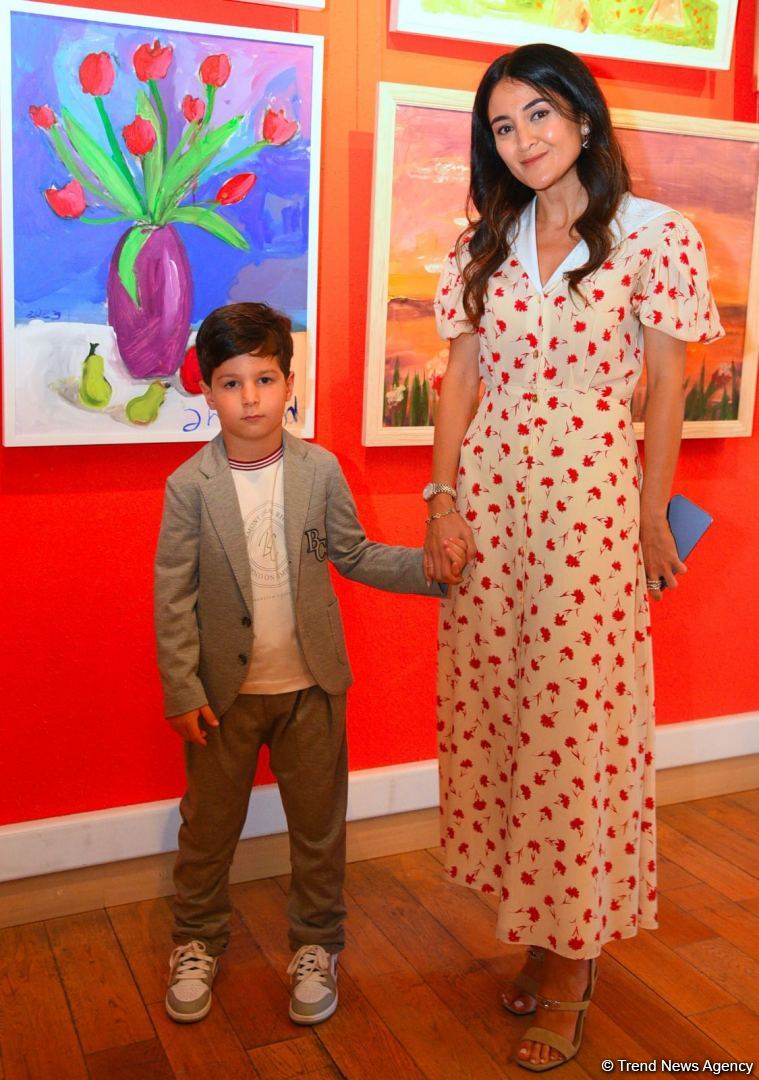 Gözəlliklər və xəyallar dünyasına maraqlı səyahət - "Leonardo Art School Baku" tələbələrinin əsərlərinin sərgisi (FOTO)