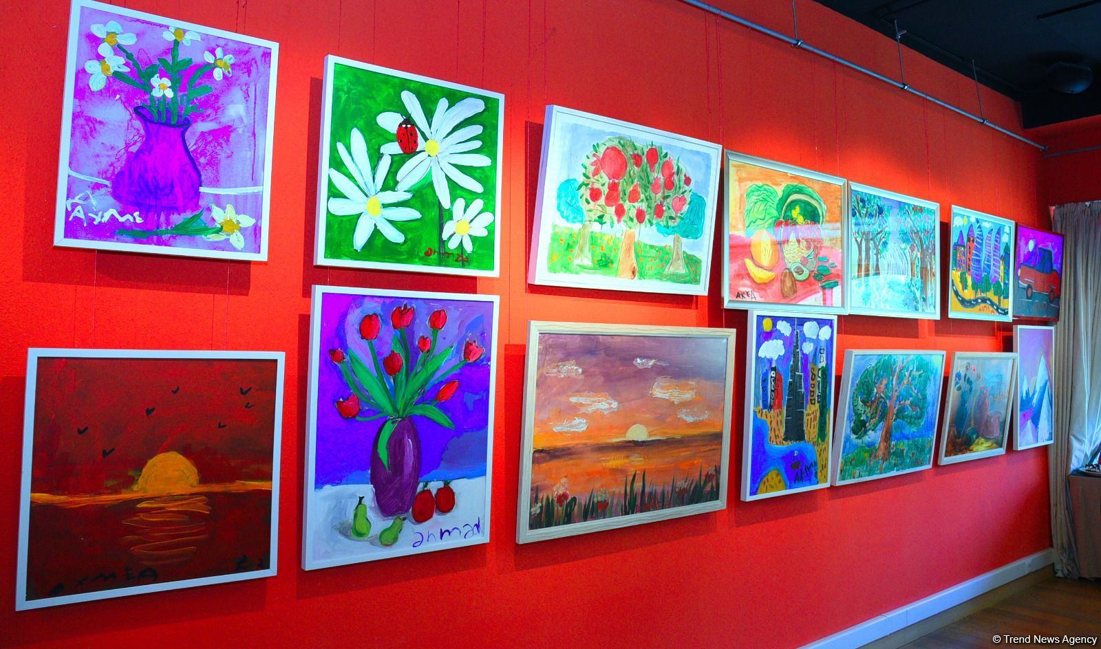 Gözəlliklər və xəyallar dünyasına maraqlı səyahət - "Leonardo Art School Baku" tələbələrinin əsərlərinin sərgisi (FOTO)