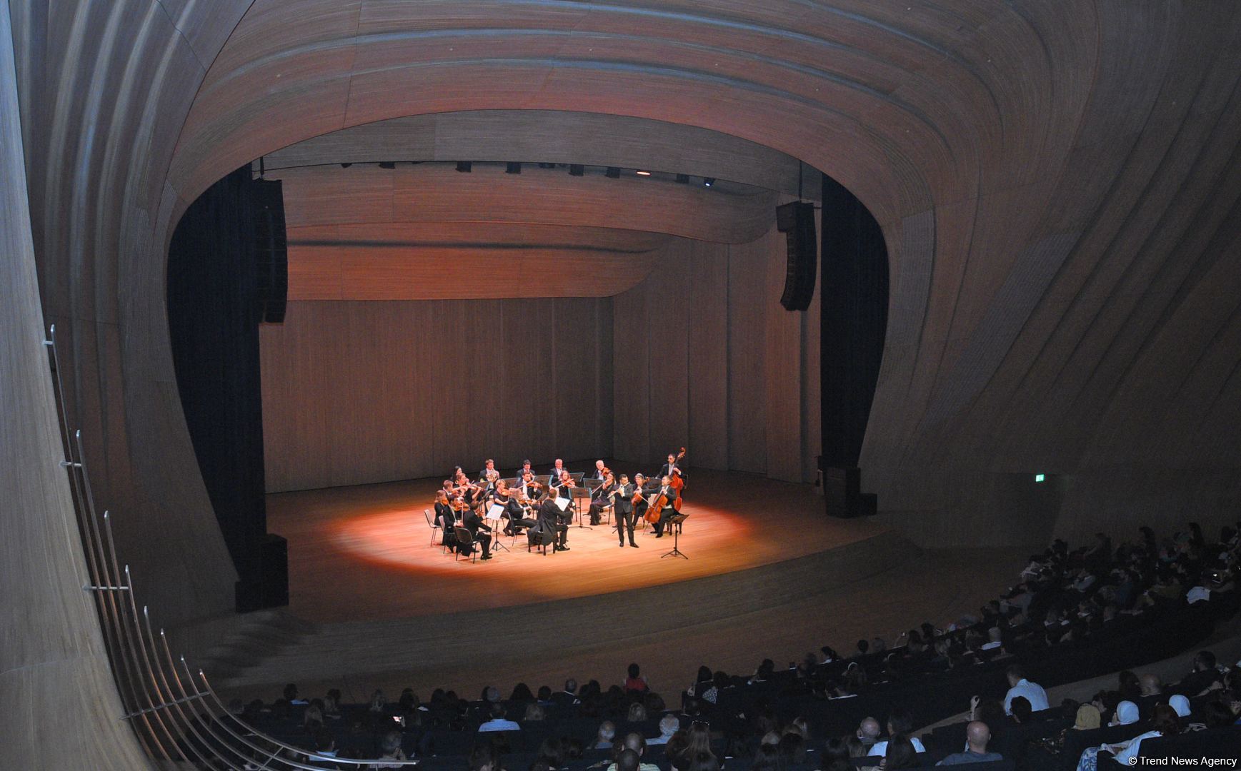 Heydər Əliyev Mərkəzində dünya şöhrətli Vyana Kamera Orkestrinin konserti keçirilib (FOTO)