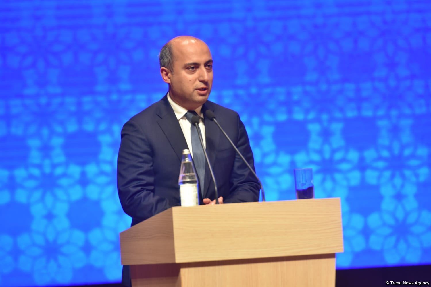 Bölgələrdə də tibb fakültələrinin açılması istiqamətində işlər görülməlidir - Emin Əmrullayev