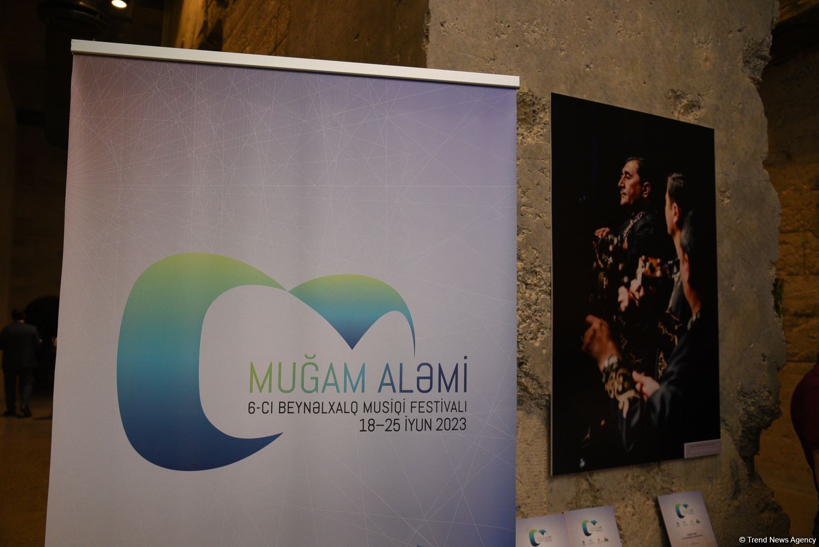 “Muğam aləmi” festivalı çərçivəsində özbək fotorəssamının sərgisi açılıb və muğam sənətkarlarının konserti keçirilib (FOTO)