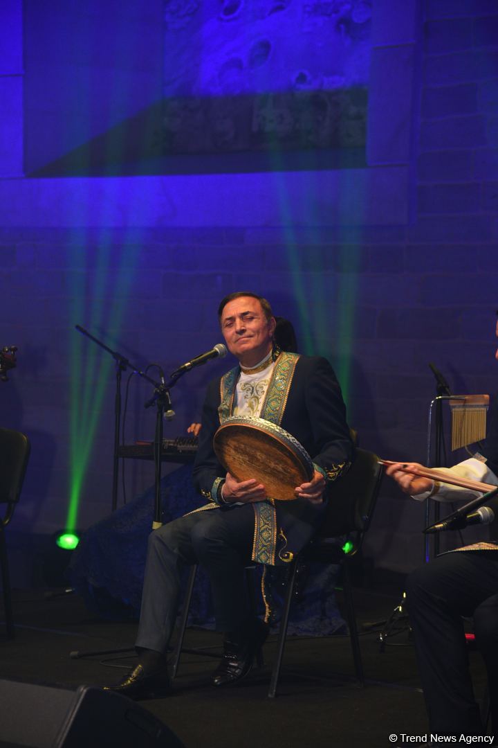 “Muğam aləmi” festivalı çərçivəsində özbək fotorəssamının sərgisi açılıb və muğam sənətkarlarının konserti keçirilib (FOTO)