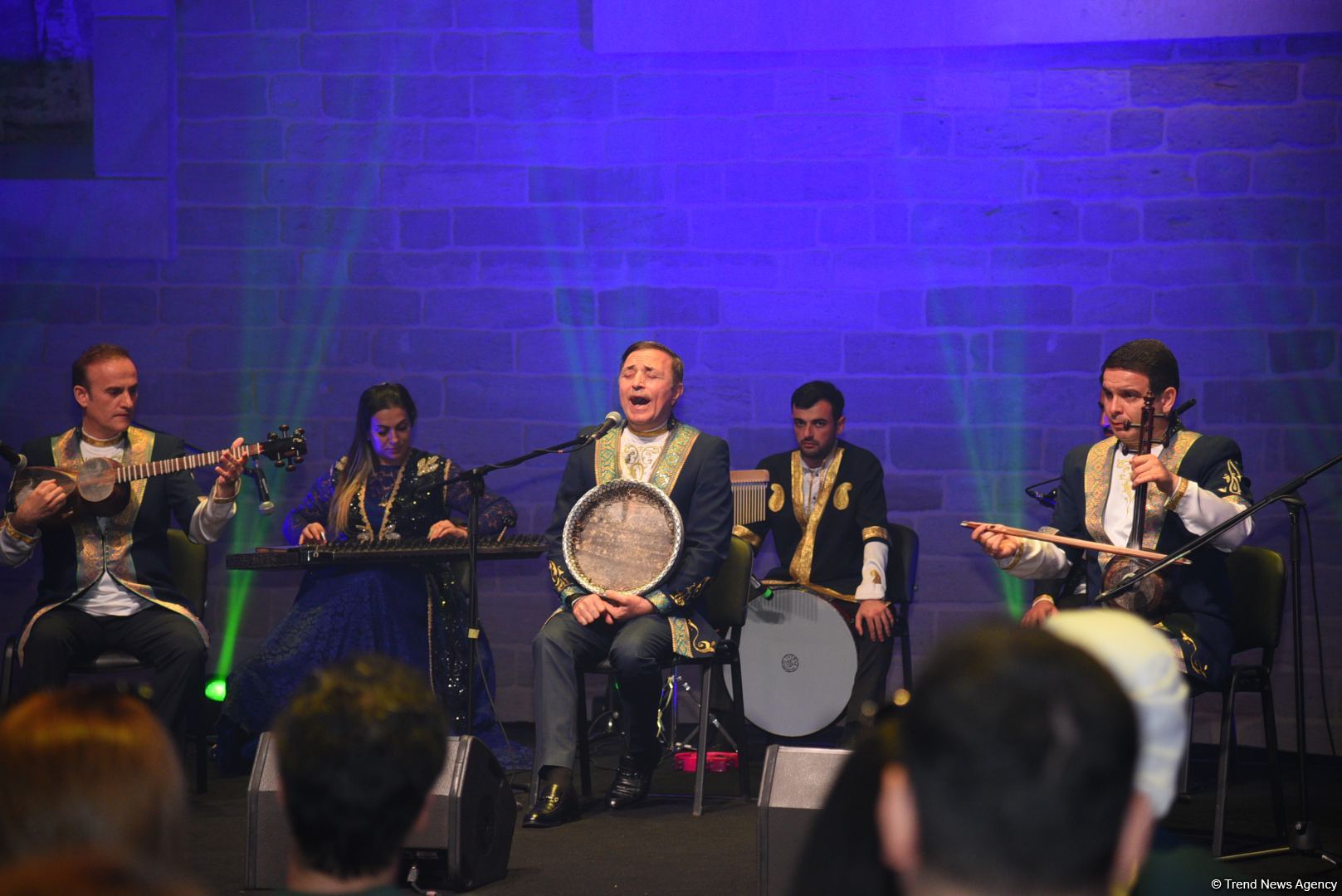 “Muğam aləmi” festivalı çərçivəsində özbək fotorəssamının sərgisi açılıb və muğam sənətkarlarının konserti keçirilib (FOTO)