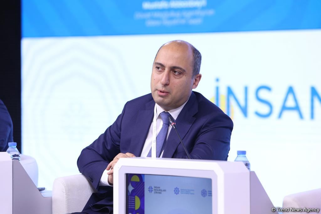 Cəmiyyət adətən təhsildən narazıdır - Emin Əmrullayev