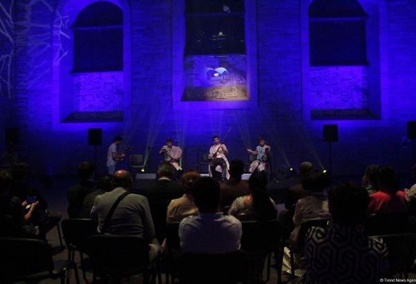 Valehedici sədalar - "Muğam aləmi" festivalı çərçivəsində Bakıda Özbəkistan və Tacikistan musiqiçilərinin konserti keçirilib (FOTO)