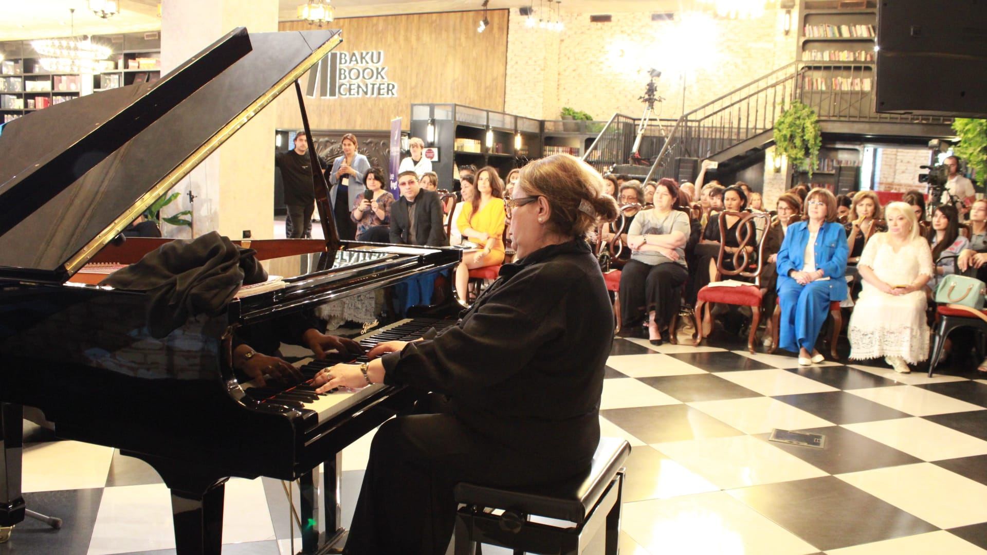 Bakı Kitab Mərkəzində 2-ci Beynəlxalq Piano Festivalı çərçivəsində poeziya və musiqi gecəsi keçirilib (FOTO/VİDEO)