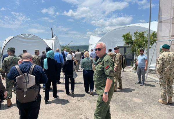 Xarici diplomatlar Laçında yenidənqurma və abadlıq işləri ilə tanış olublar (FOTO)
